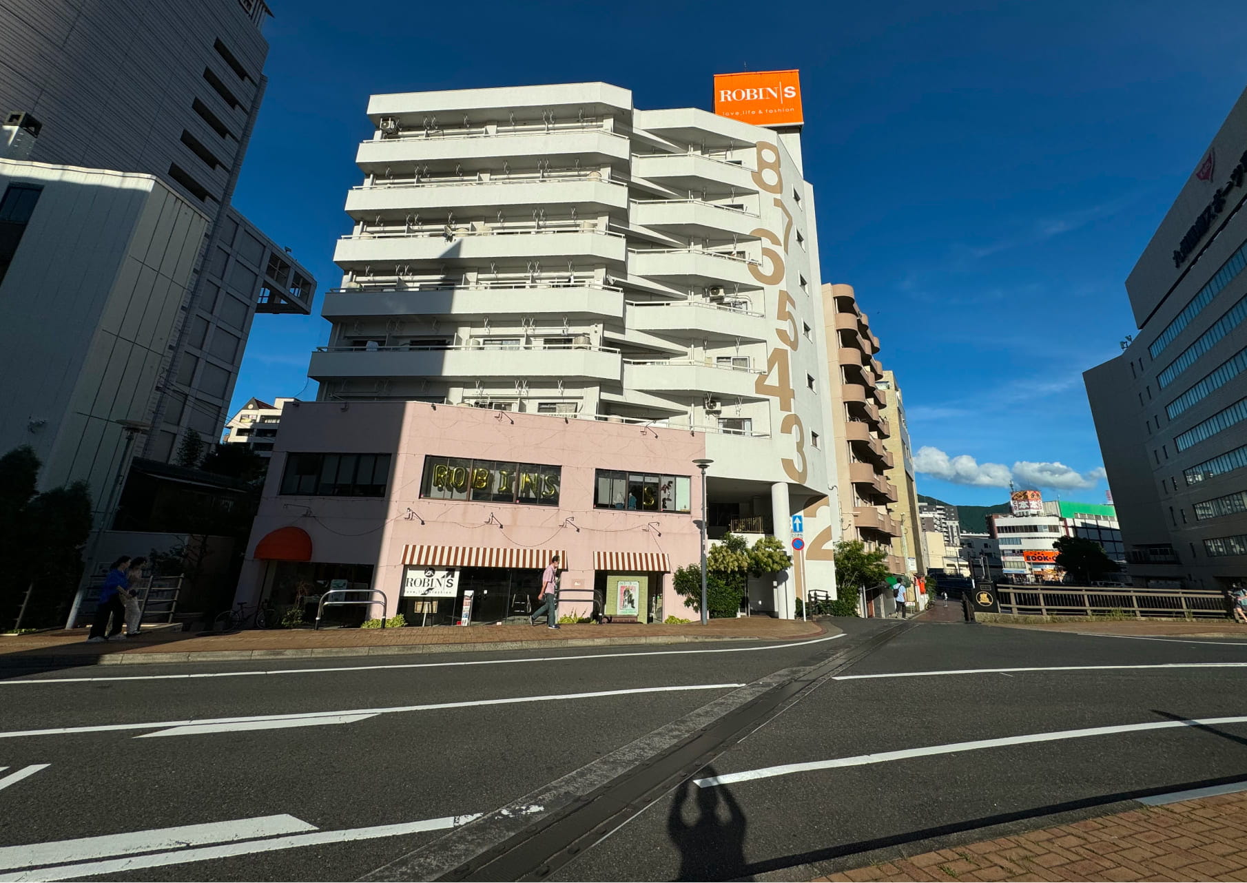 ロビンズ(ROBIN|S)　ロゴ&ビルの塗装デザインイメージ